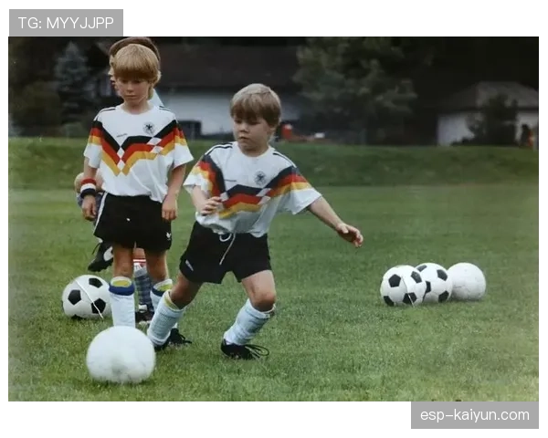 柏林举办千人业余足球节，前国脚施魏因斯泰格现场开球